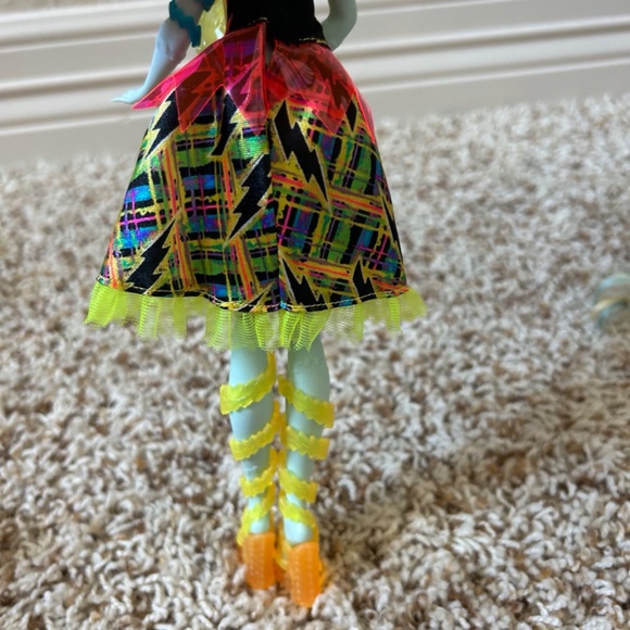 Monster High Electrified Frankie Doll - Picture 6 of 8